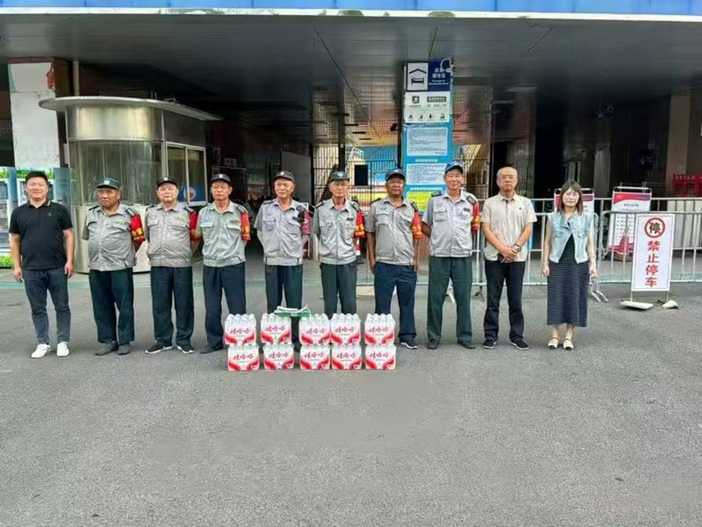 夏日送清涼 暖意潤人心